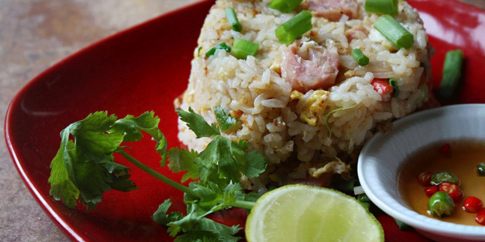 دستور پخت برنج سرخ شده با نارگیل و بیف تایلندی